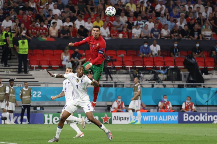  里尔青年队小将梅开二度，法甲新星闪耀欧洲赛场  